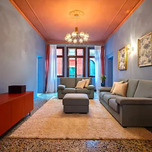 https://the-arsenal-large.hotelinveneto.com